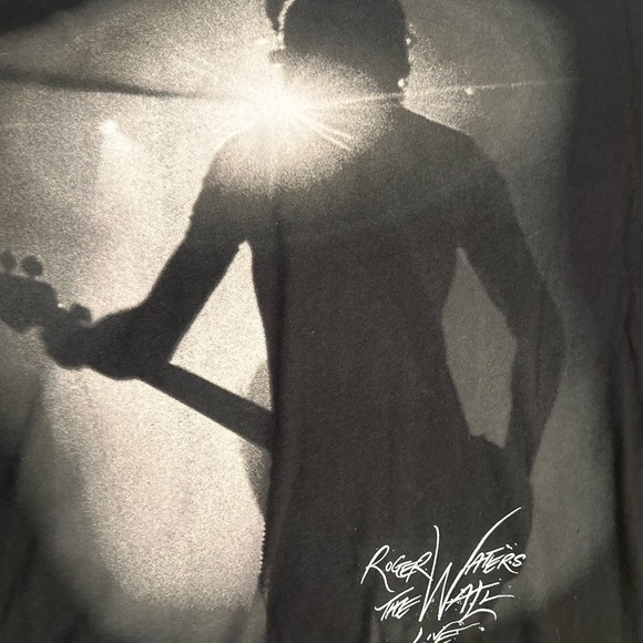 Pink Floyd 2010 XLRoger Waters The Wall VIP Package Tour Shirt - Picture 2 of 4